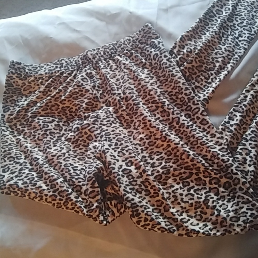 Leopard print leggings
